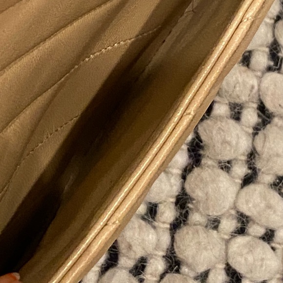 Authentic classic  Chanel chevron handbag - Picture 17 of 17